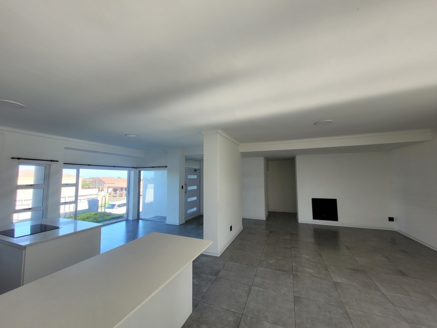To Let 3 Bedroom Property for Rent in Aston Bay Eastern Cape